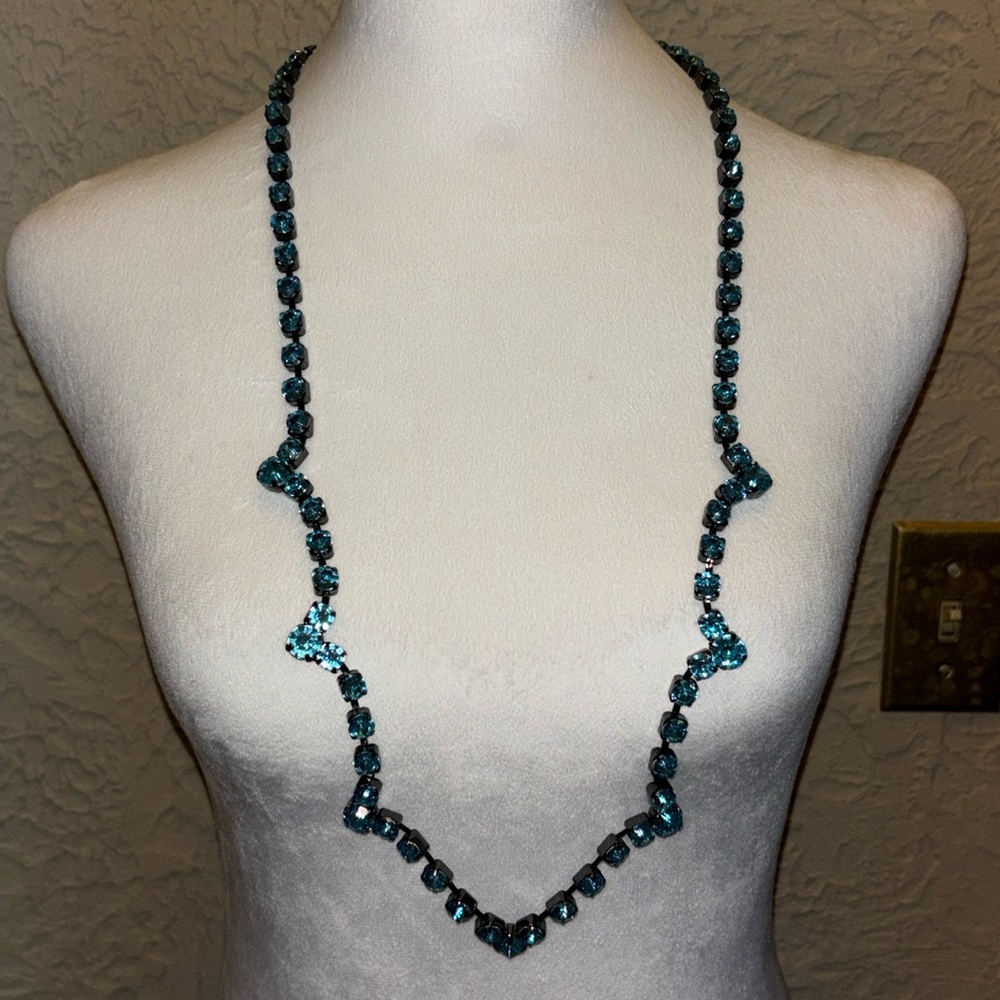Beautiful statement necklace!
